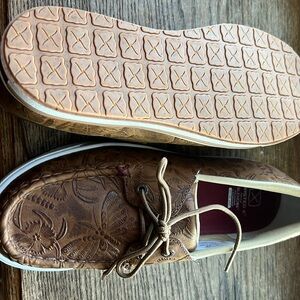 Never worn. Excellent condition.